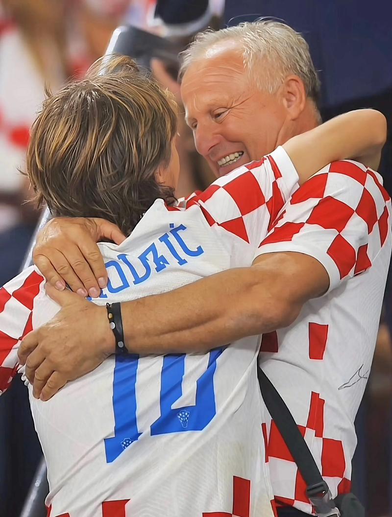 那不勒斯求购弗拉泰西：齐沃给足替补机会，他却难证明自己？