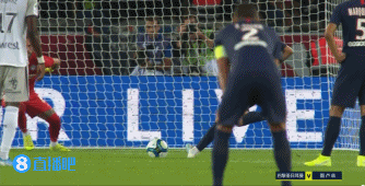 山东男篮险胜北京男篮，以4分优势晋级八强，双方激烈争夺，关键球员表现突出。