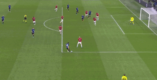 维尔茨加盟利物浦后表现低迷，仅1次进球被判乌龙，未能兑现预期。