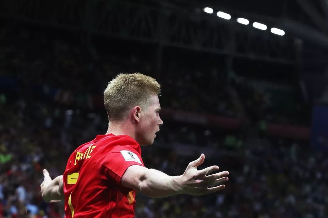 太阳报：女演员悉尼妹恢复单身后收到了大量英超球星的私信